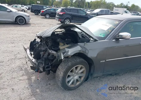 2010 Chrysler 300 Touring/Signature Series/Executive Series z USA, uszkodzony, nr VIN 2C3CA5CV5AH137564